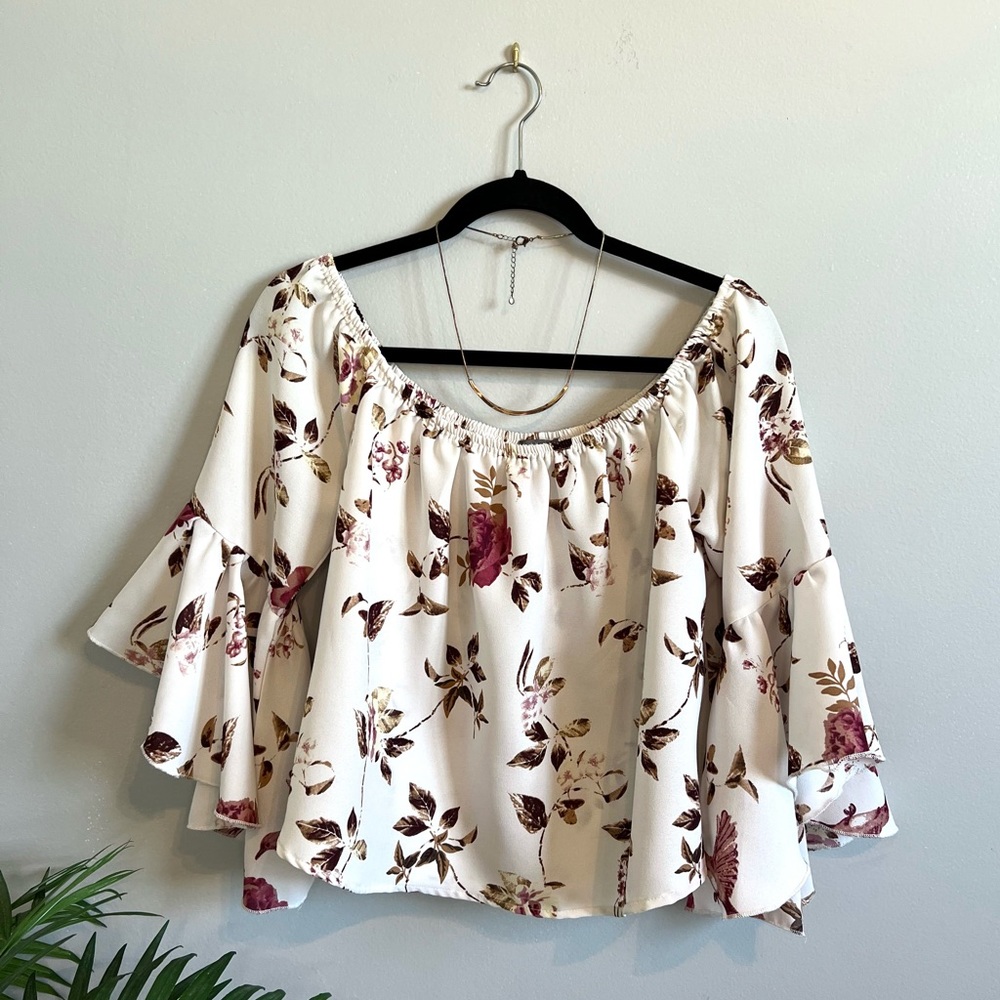 CHARLOTTE RUSSE Off-The-Shoulder Blouse in White with Flower Design
